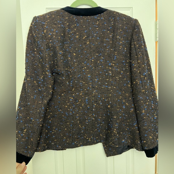 Vintage Louis Féraud wool blazer and skirt combo. - Picture 4 of 7